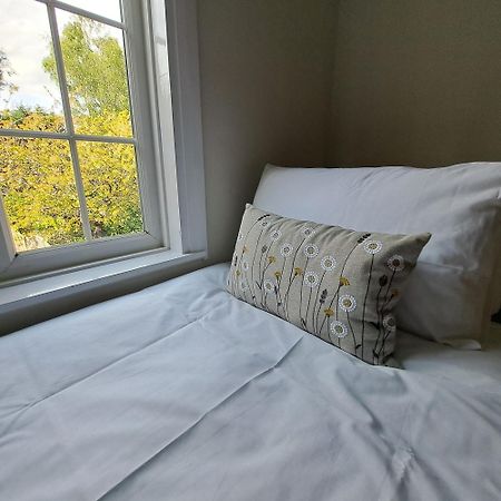 Generous 3 Bed In The Heart Of The Village Huntingdon Eksteriør billede