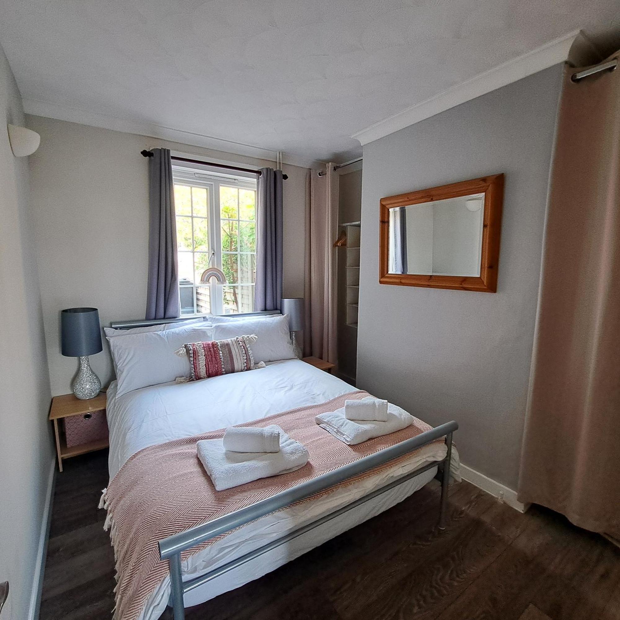 Generous 3 Bed In The Heart Of The Village Huntingdon Eksteriør billede
