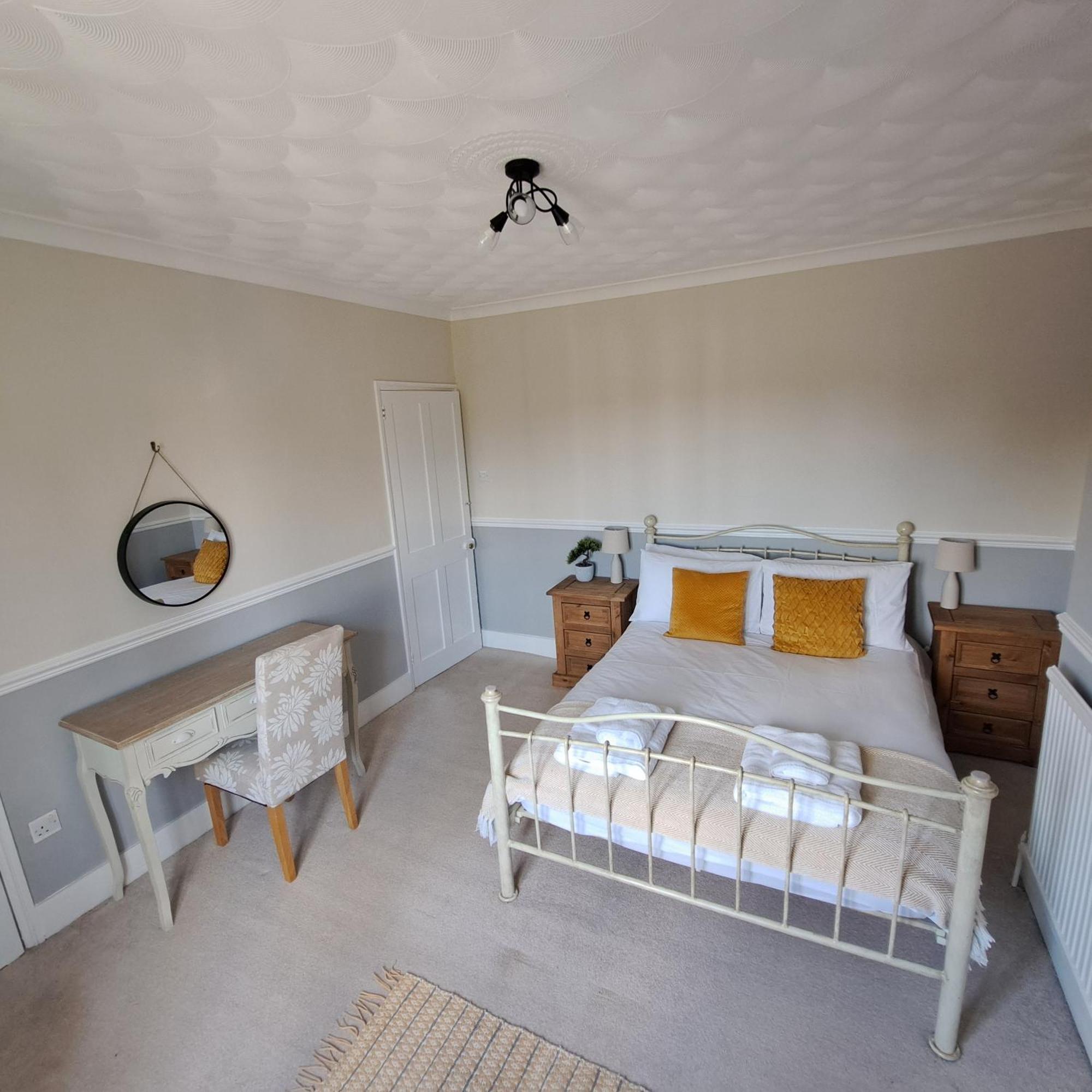 Generous 3 Bed In The Heart Of The Village Huntingdon Eksteriør billede