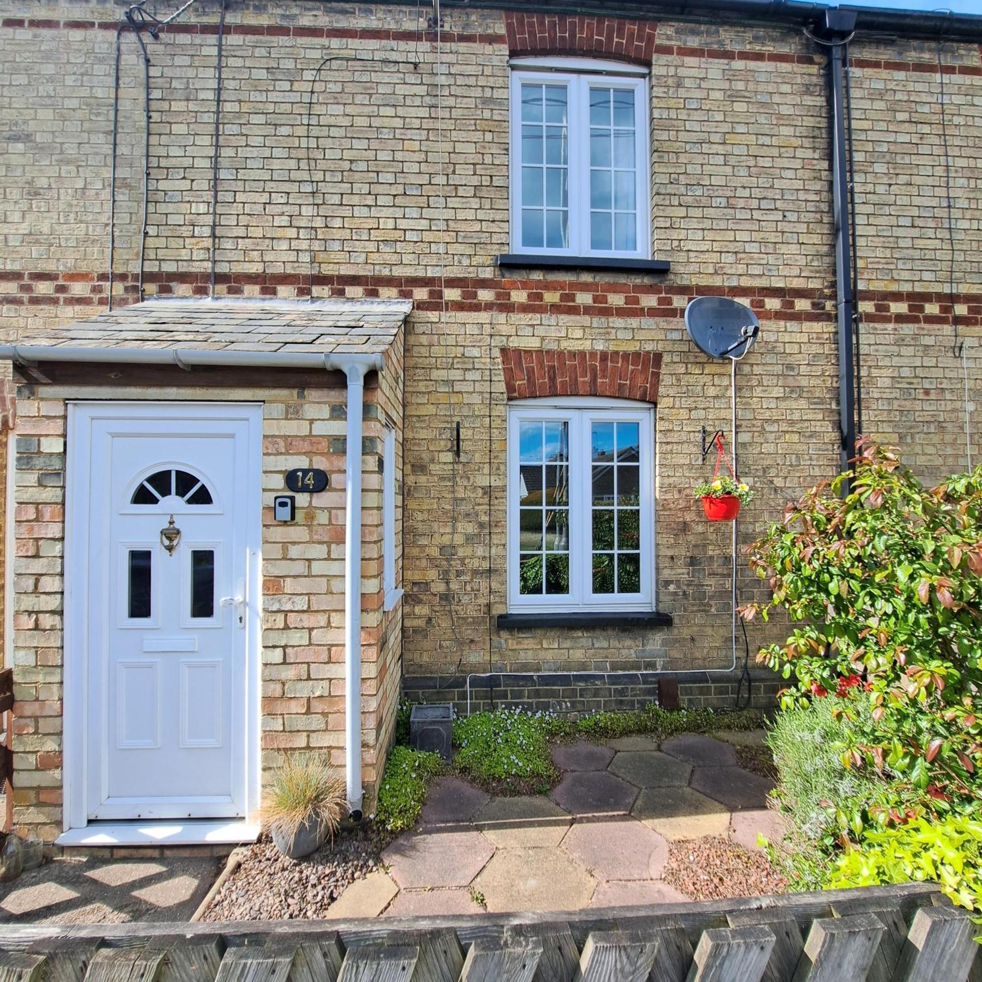 Generous 3 Bed In The Heart Of The Village Huntingdon Eksteriør billede