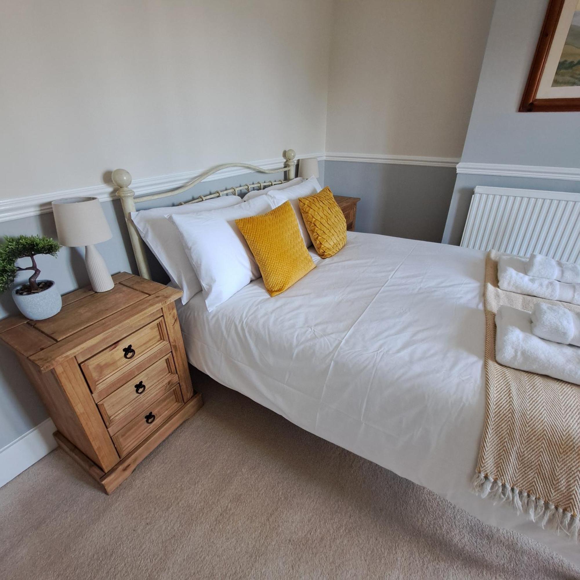 Generous 3 Bed In The Heart Of The Village Huntingdon Eksteriør billede