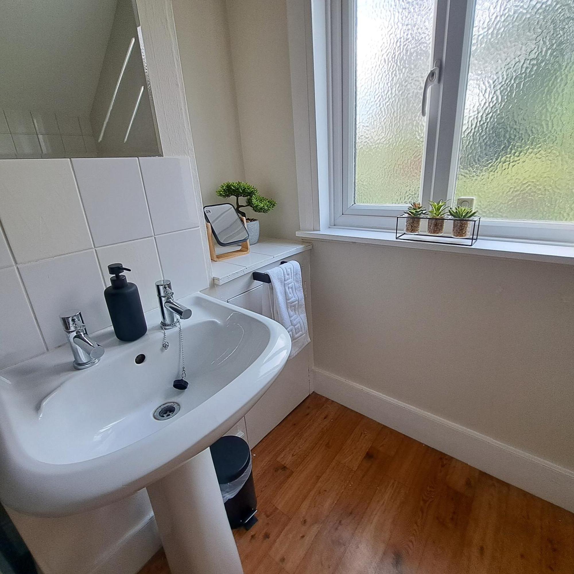 Generous 3 Bed In The Heart Of The Village Huntingdon Eksteriør billede