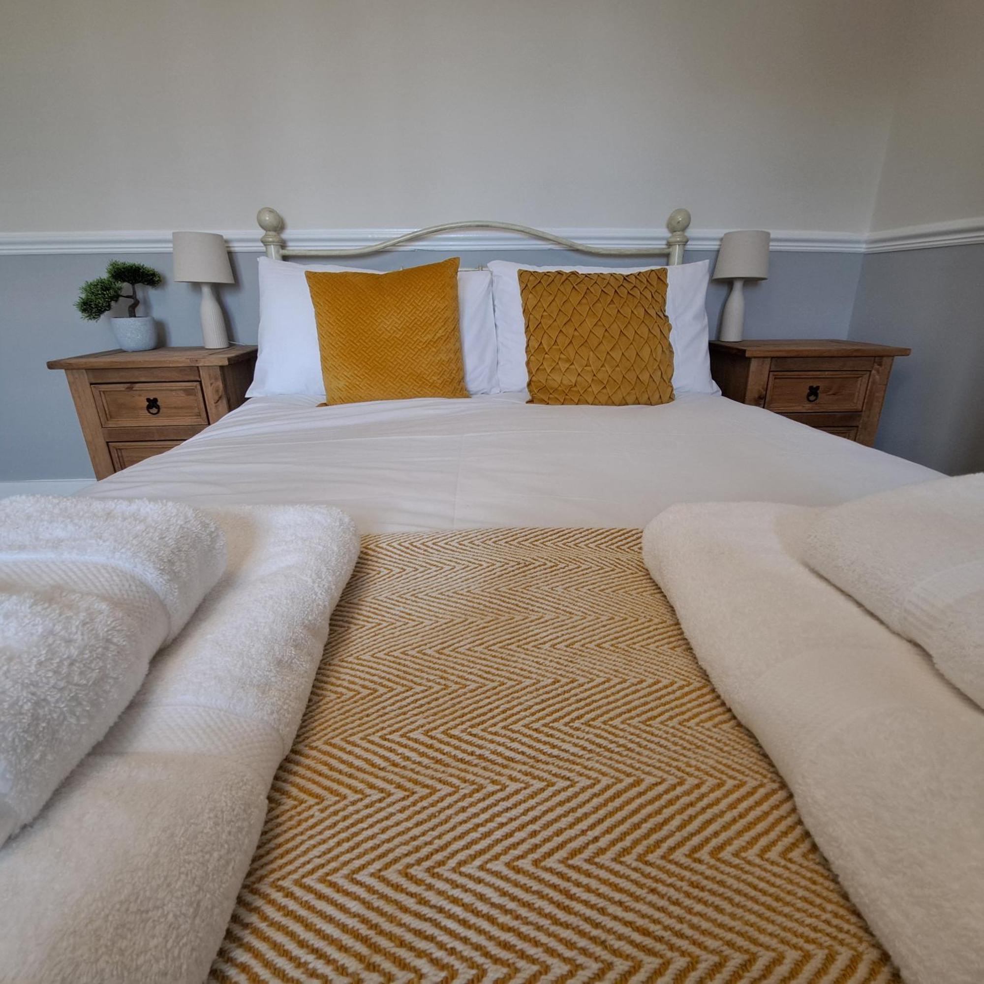 Generous 3 Bed In The Heart Of The Village Huntingdon Eksteriør billede