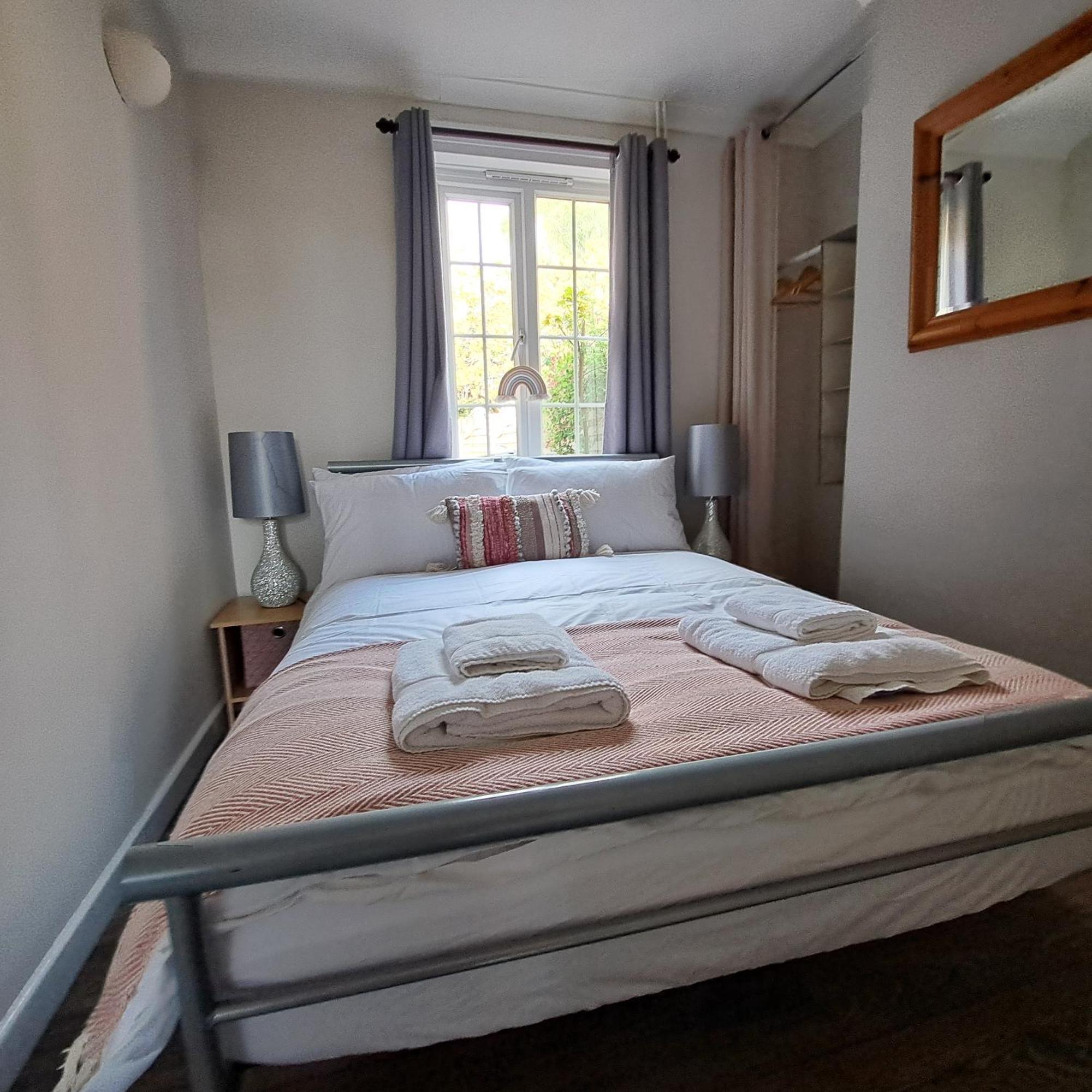 Generous 3 Bed In The Heart Of The Village Huntingdon Eksteriør billede